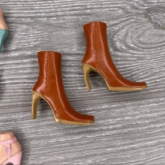 3 vintage pair of bratz shoes / feet replacement part for a bratz doll - Picture 3 of 4